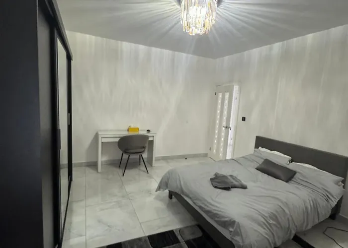 Elegant Estates Humble Abode Room 1