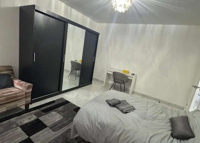 Elegant Estates Humble Abode Room 1